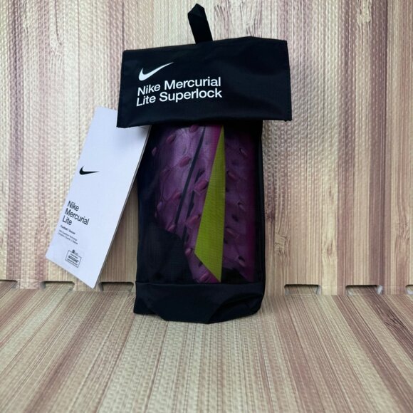 Nike Mercurial Lite Superlock Shin Guards Adult Unisex Size M With Bag & Sleeves - Picture 3 of 6